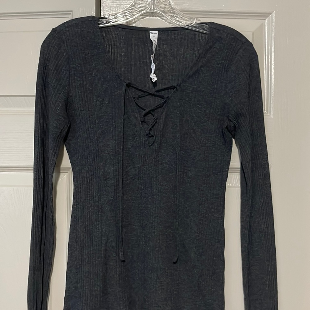 Alo Yoga Long Sleeve, Carcoal, Small